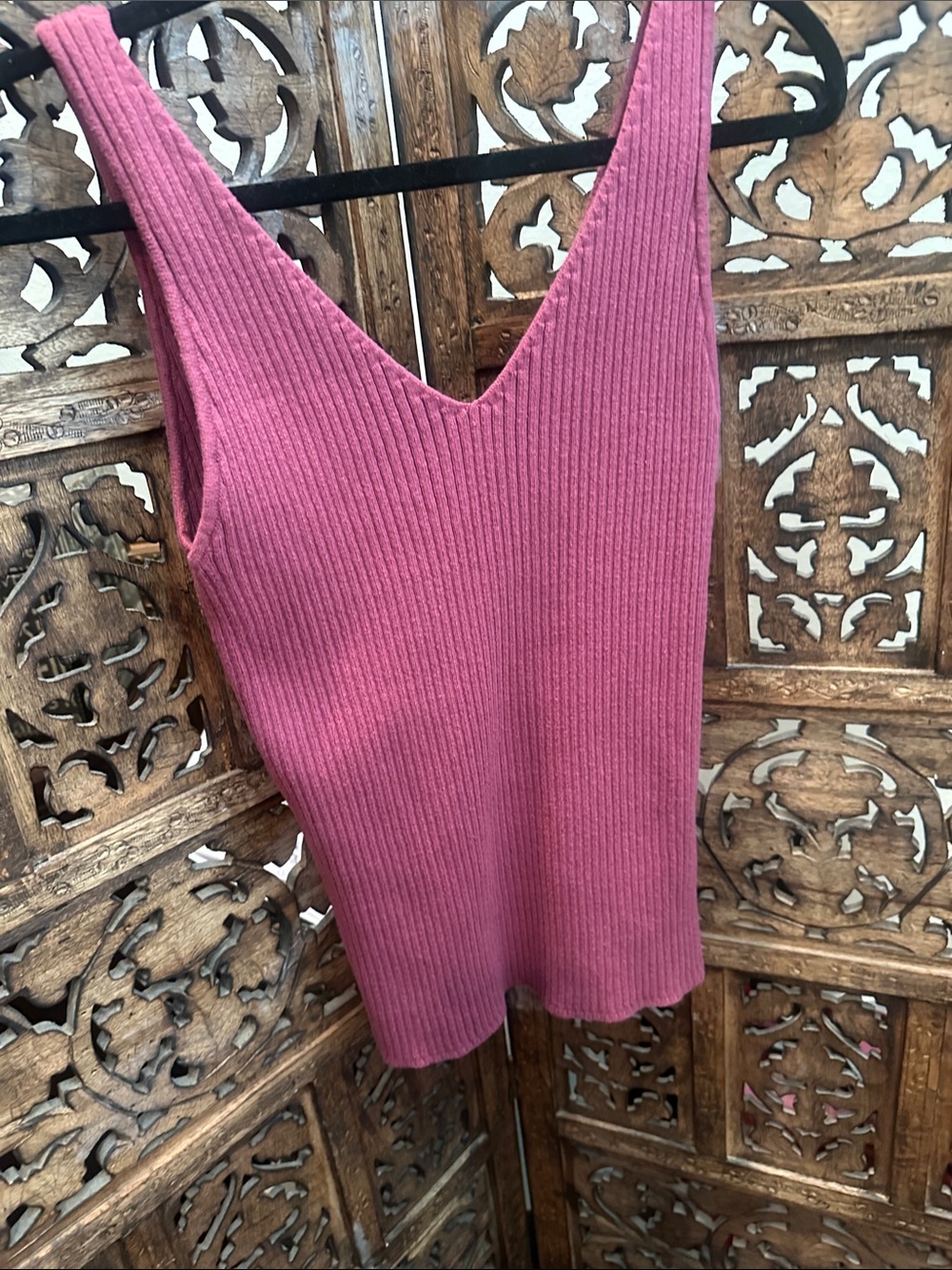 GAP Ribbed V-Neck Tank Top - Mauve Size L
